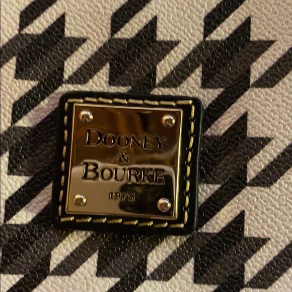 Dooney and Bourke purse - Picture 3 of 3